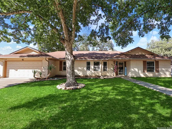 613 MOORSIDE DR, Windcrest, TX 78239