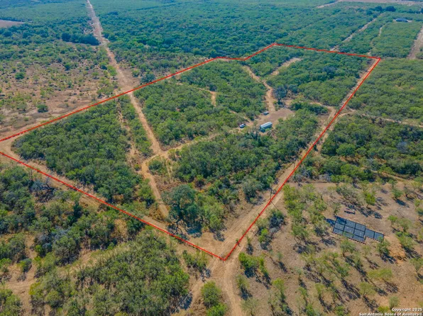 12417 FM 2779, Moore, TX 78057