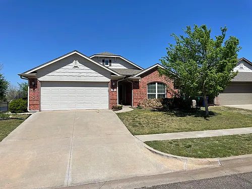 2605 NW 180th St Photo 1