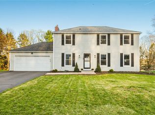 16 Bent Oak Trl, Fairport, NY
