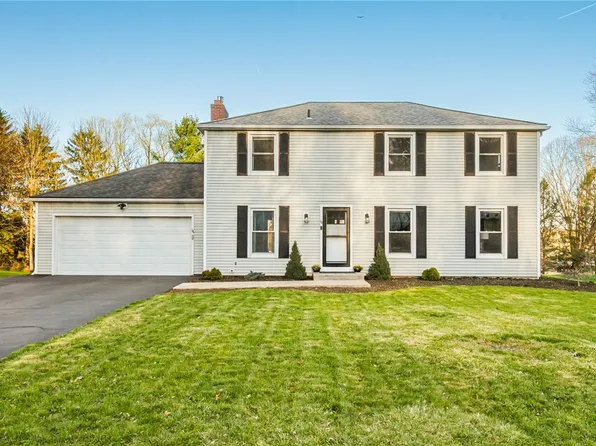 16 Bent Oak Trl, Fairport, NY 14450