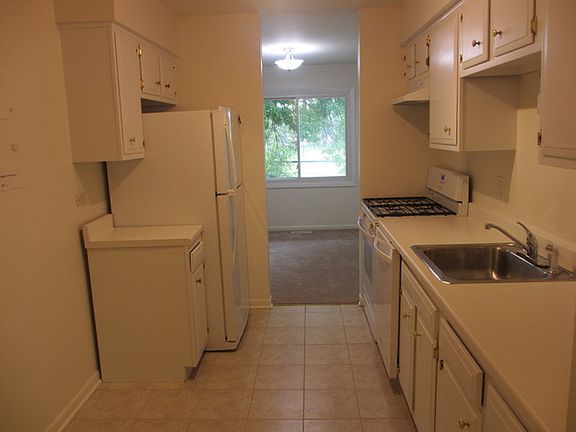 5th image of 3104 Roberts Dr APT 5-7