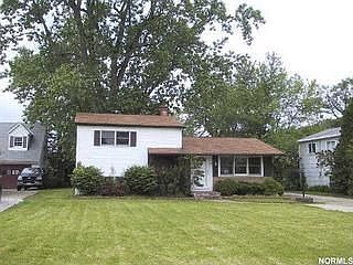 1st image of 906 West Dr