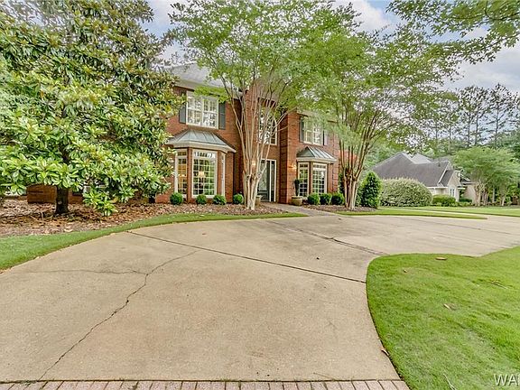 3rd image of 6811 Elaina Ln