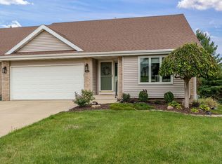 2200 Hillside Ct, Freeport, IL 61032