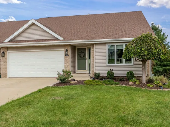 2200 Hillside Ct, Freeport, IL 61032