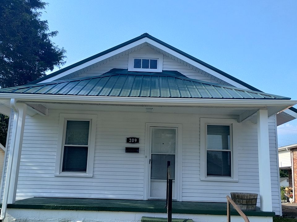 1st image of 209 Lamont St