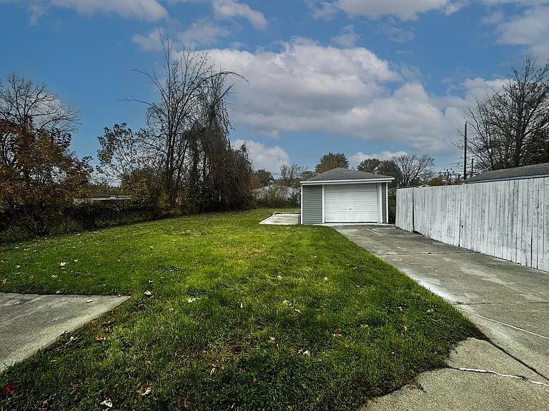 1615 E Greig Ave — Photo 30