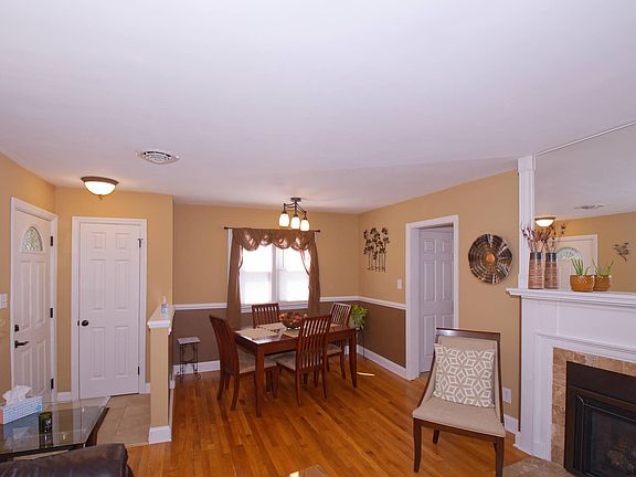 4th image of 40 Parkwood Dr