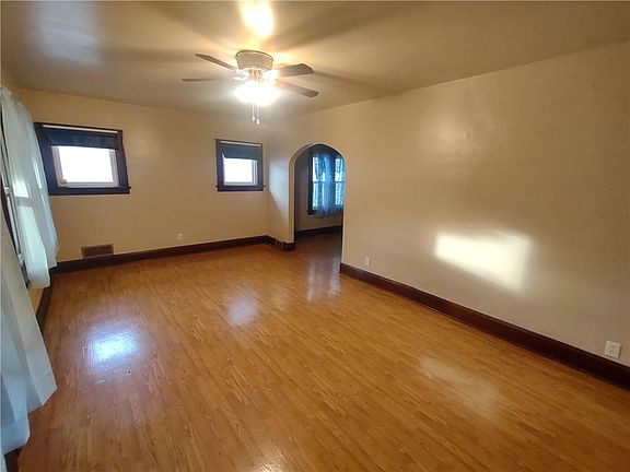 4th image of 76 Summit Ave