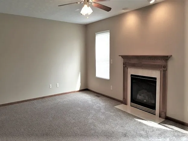 440 Dexter Ct — Photo 3