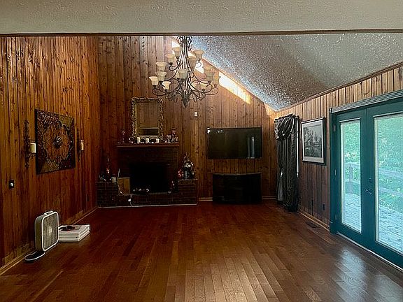 4th image of 202 Stonebluff Ave