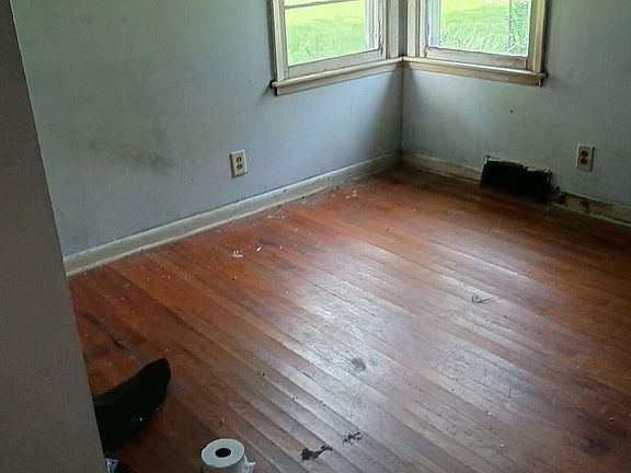 4th image of 230 S H St
