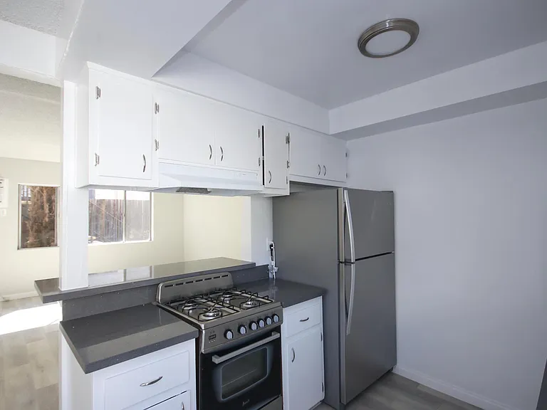 2505 W Grand Ave #B — Photo 6