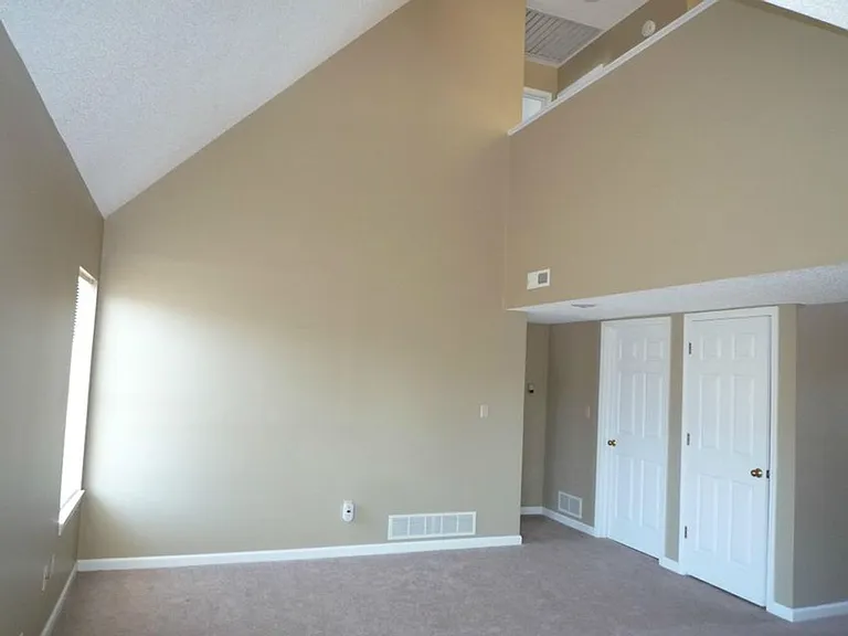 3604 Churchill Dr — Photo 4