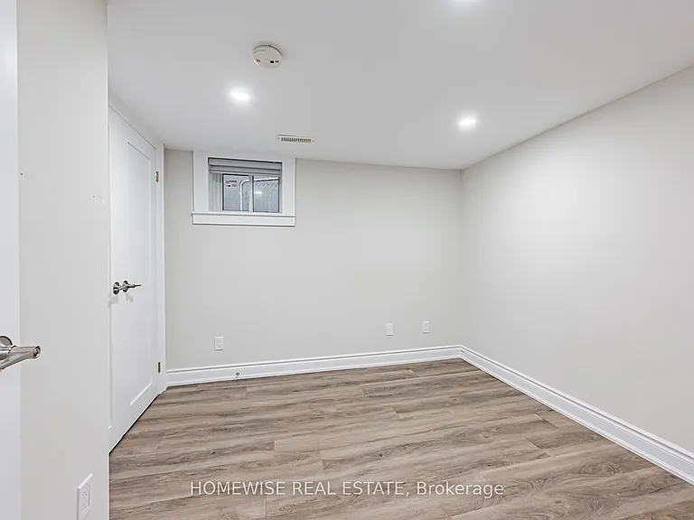 68 Fairleigh Cres #LOWER — Photo 7