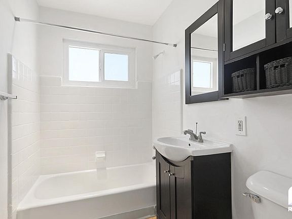2nd image of 420 S 3rd St APT 22