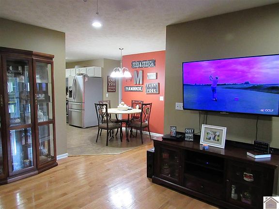 4th image of 283 Meadowbrook Dr