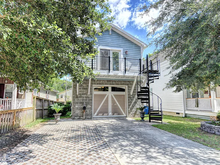 2107 Metts Ave — Photo 2