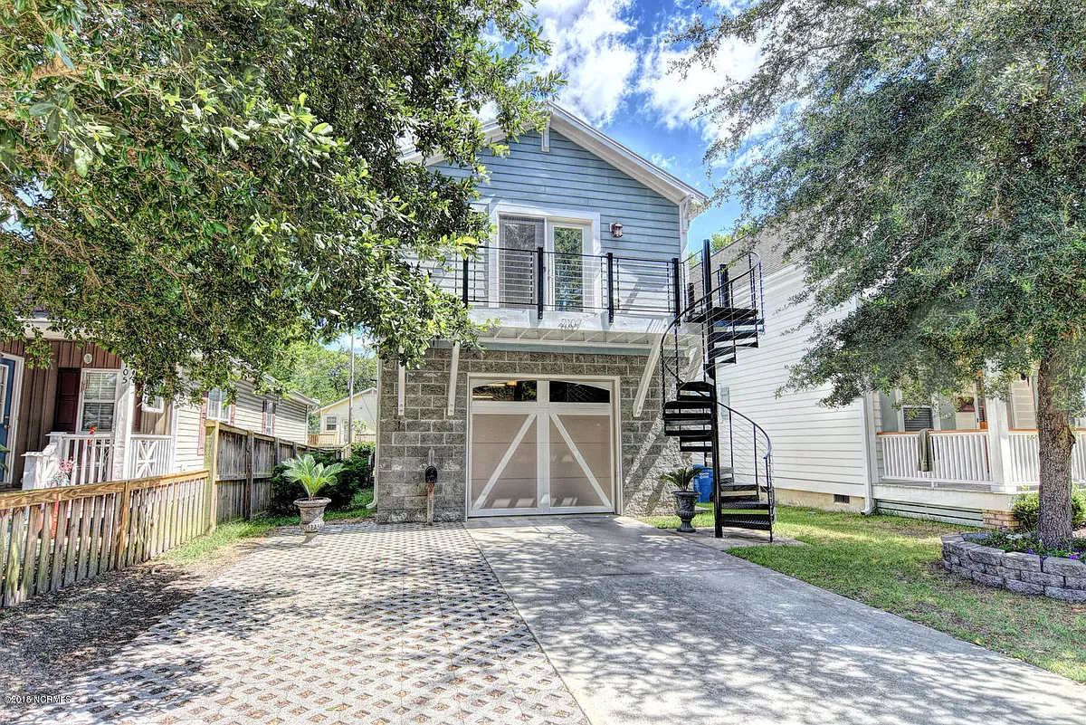 Building Photo - 2107 Metts Ave