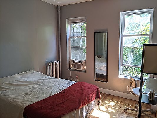 3rd image of 650 Park Pl APT 1