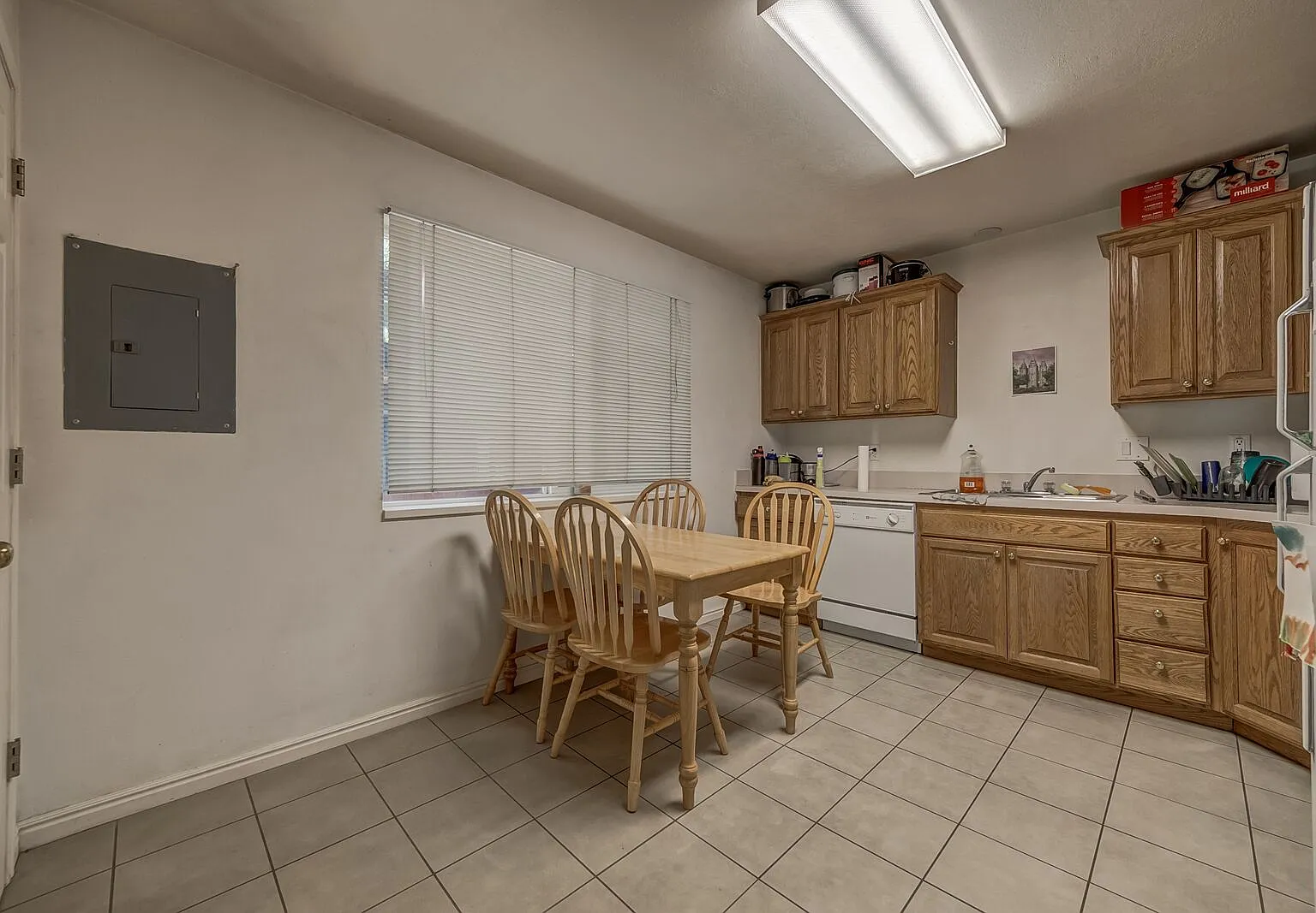 2 bed, 932 sqft, $425 — Photo 2
