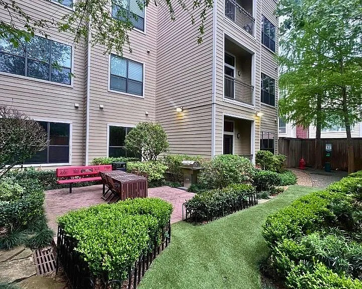 2700 Brazos St #4419 — Photo 21