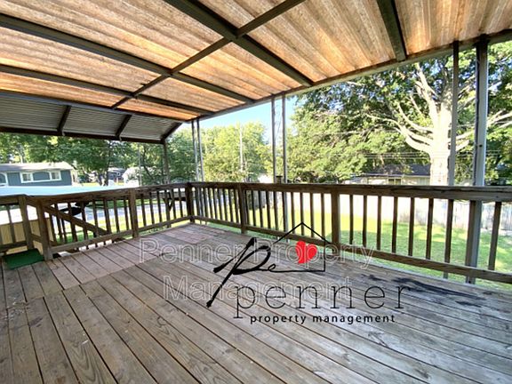 2nd image of 505 NE Sunnybrook Dr