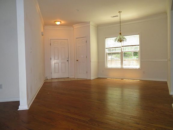 4th image of 8825 Fairview Blf