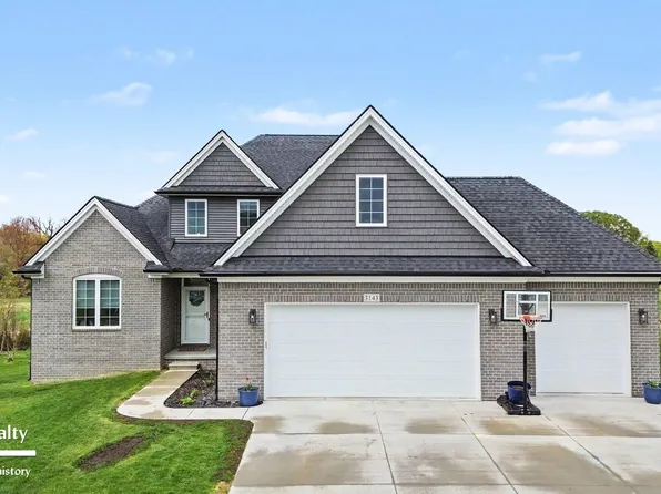 3143 Regatta Ln, Saint Clair, MI 48079