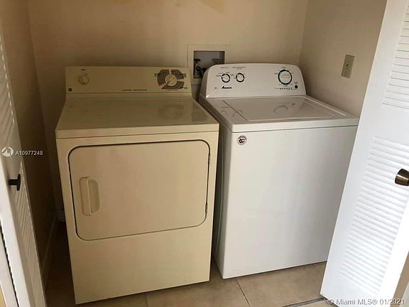 5th image of 2846 S University Dr APT 4105
