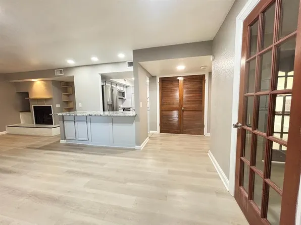 600 NW 4th St APT 220, Oklahoma City, OK 73102