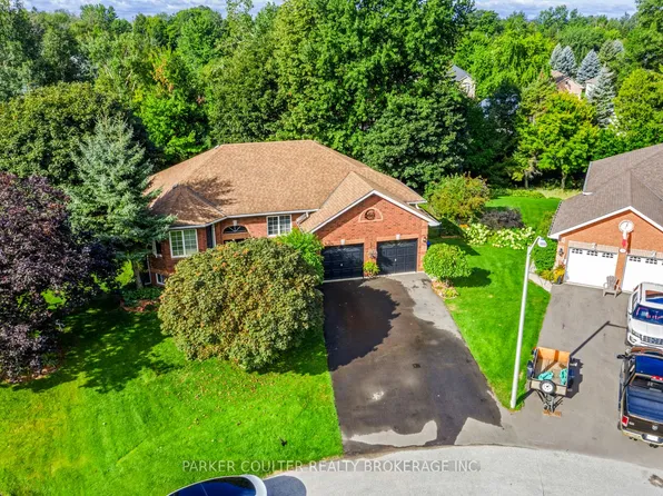 7 Coles Ct, Wasaga Beach, ON L9Z 1H5