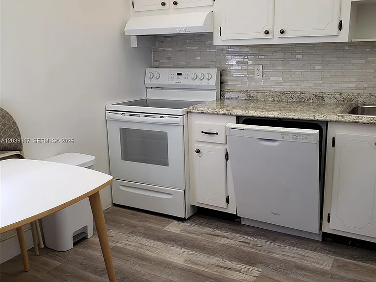 410 SE 2nd St #418 — Photo 2