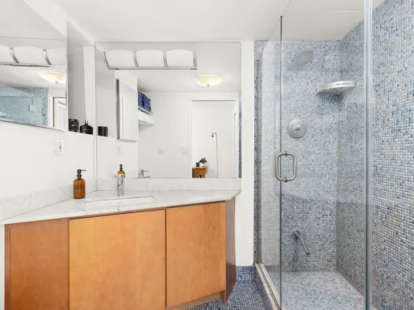 429 West 24th Street image 7 of 7