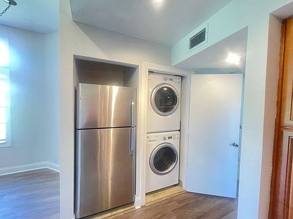 3rd image of 7310 Westpointe Blvd APT 633