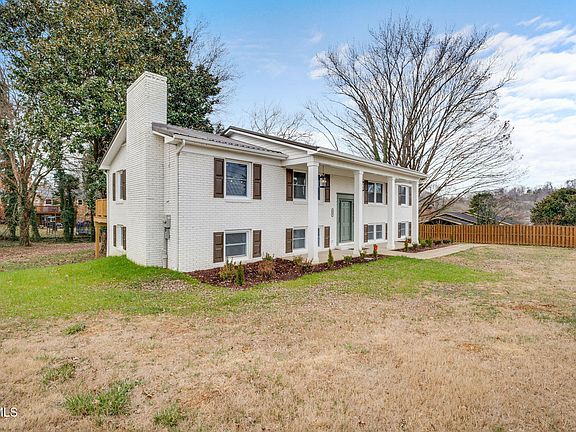 3rd image of 404 Oakmont Dr