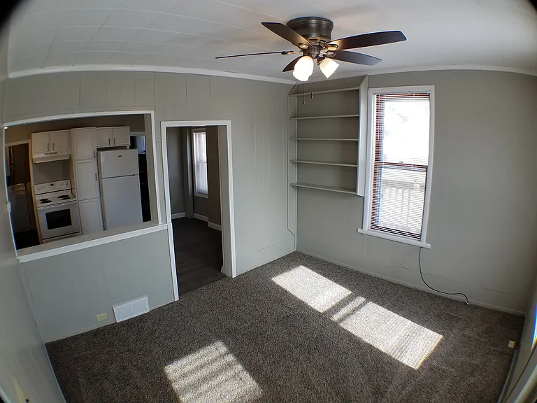 594 Jefferson St — Photo 2
