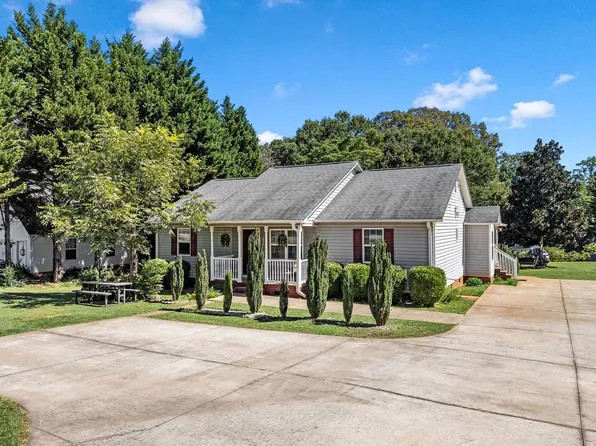 8378 Valley Falls Rd, Boiling Springs, SC 29316