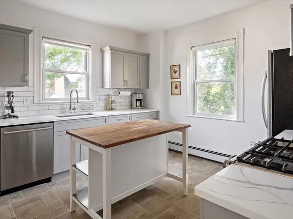 31 Thurston St APT 3, Somerville, MA 02145