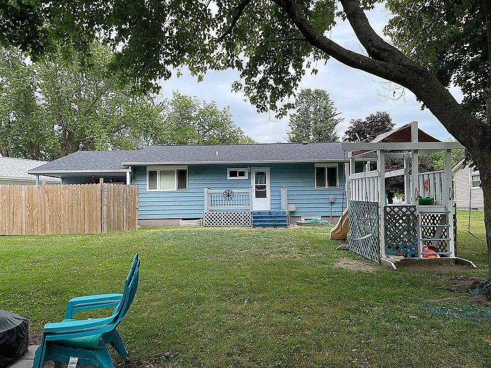 2nd image of 703 2nd Ave SW