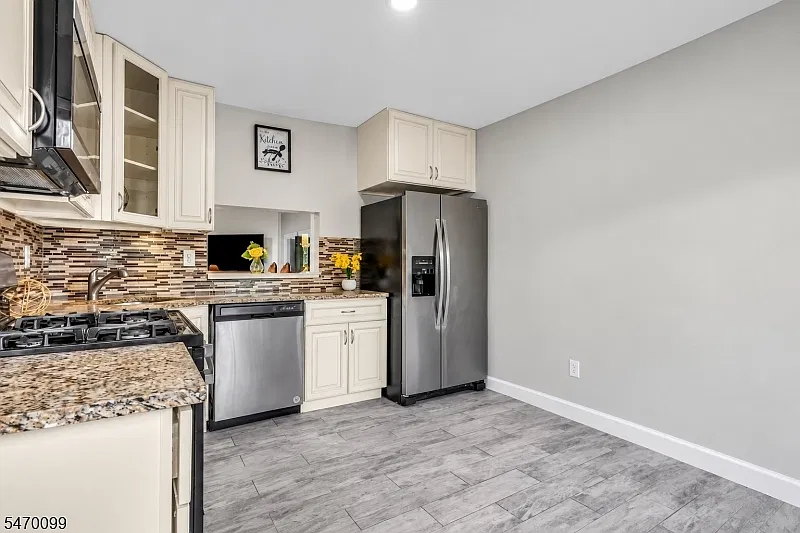 3 bed, 2.5 bath, 1584 sqft, $2,900 — Photo 4