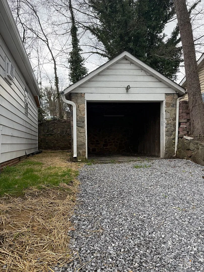 Building Photo - 409 Eastgate Rd