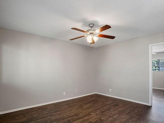 5th image of 2812 Salado St #208
