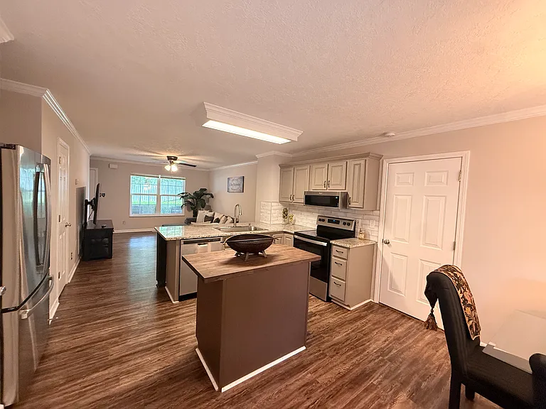 Woody Dr — Photo 21