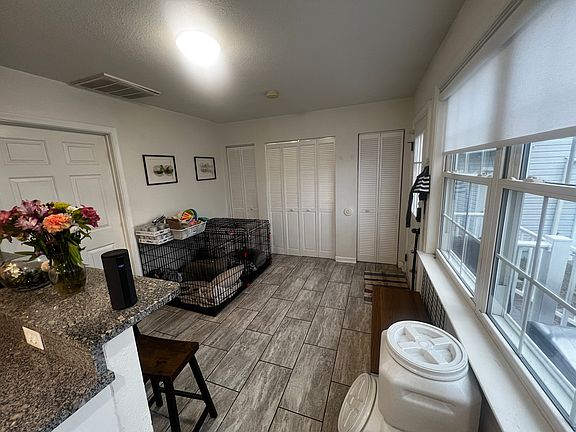 4th image of 8476 Portal Rd