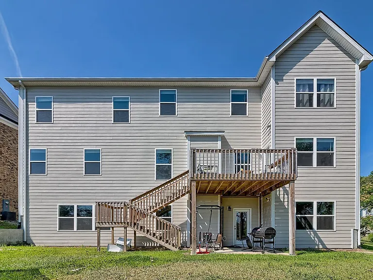 558 Mahonia Rd — Photo 49