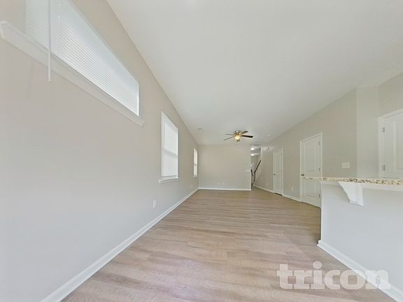 4th image of 323 Springwalk Ln