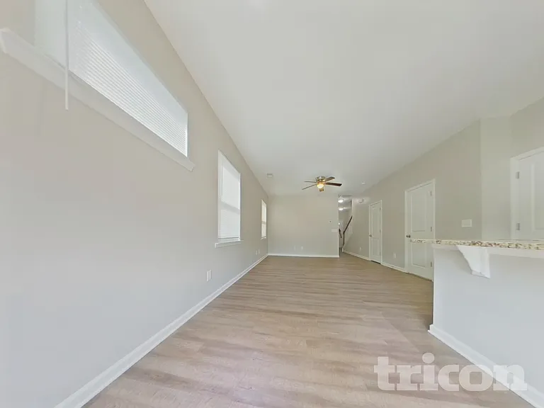 323 Springwalk Ln — Photo 4