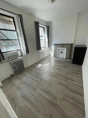 1433 1st Ave #3R Photo 1